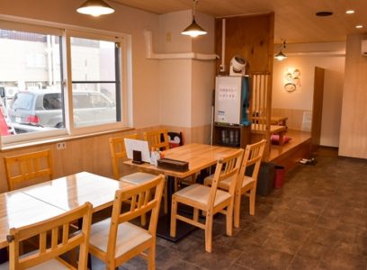 麺屋いちじく　テーブル席写真