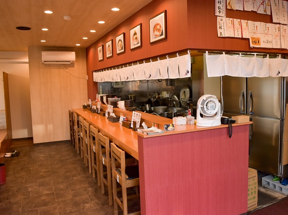 麵屋いちじく　カウンター写真