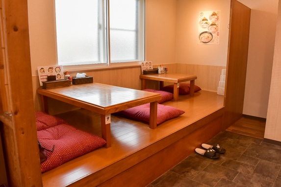 麺屋いちじく　小上がり写真